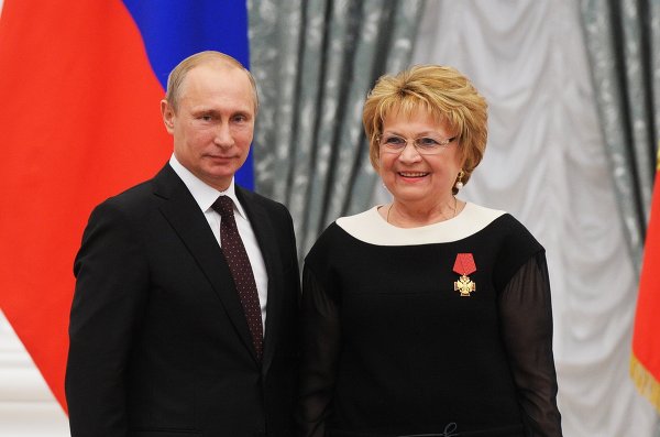 Владимир Путин и Людмила Швецова. Архивное фото